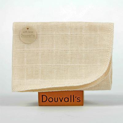 Organic muslin cloth to gently exfoliate, cleanse and remove makeup. sustainable and reusable.